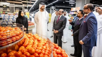 عبدالله بن طوق يشيد بمنظومة الأمن الغذائي الإماراتية وشبكة الأسواق العالمية